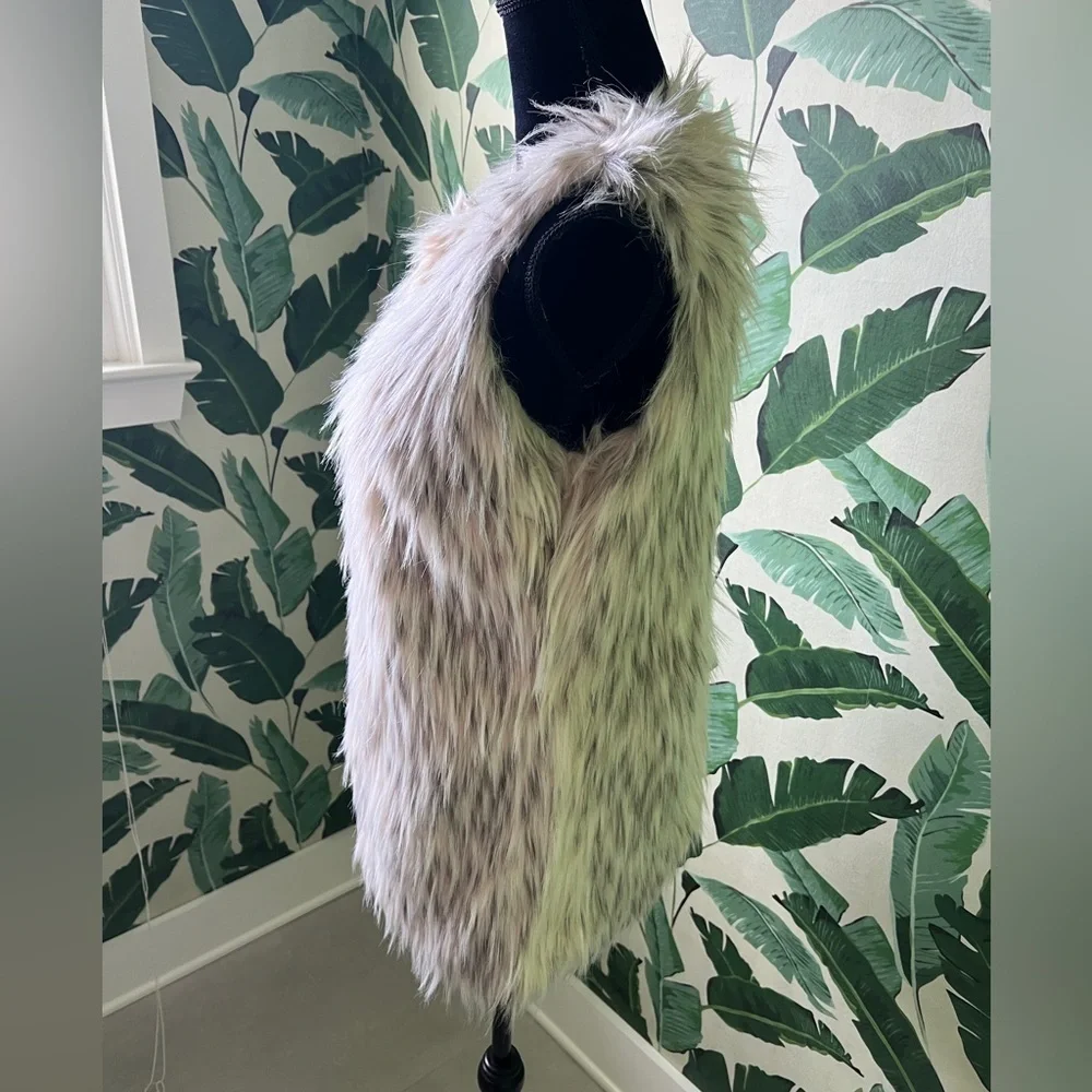 Atmosphere Women’s Cream Faux‎ Fur Vest 4 Small